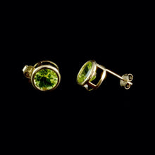 Load image into Gallery viewer, 9ct Yellow Gold Round Peridot Stud Earrings (7mm)