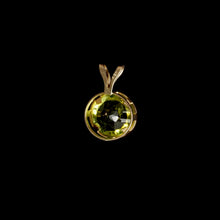 Load image into Gallery viewer, 9ct Yellow Gold Round Peridot Pendant (7mm) - Optional Chain
