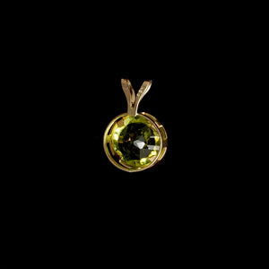 9ct Yellow Gold Round Peridot Pendant (7mm) - Optional Chain