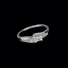 Load image into Gallery viewer, 9ct White Gold 0.17ct Trilogy Diamond Twist Ring (Size N)

