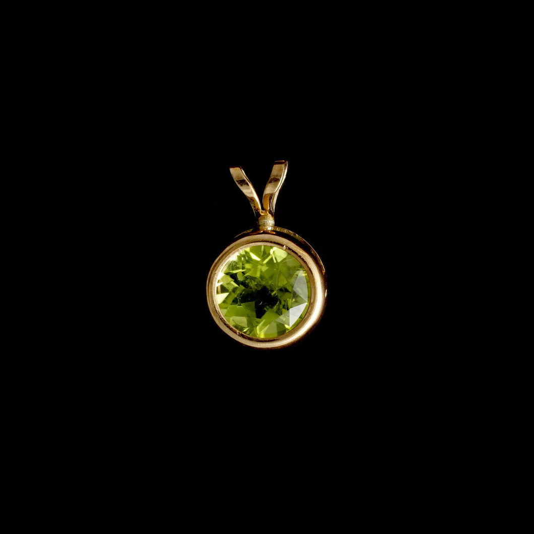 9ct Yellow Gold Round Peridot Pendant (7mm) - Optional Chain