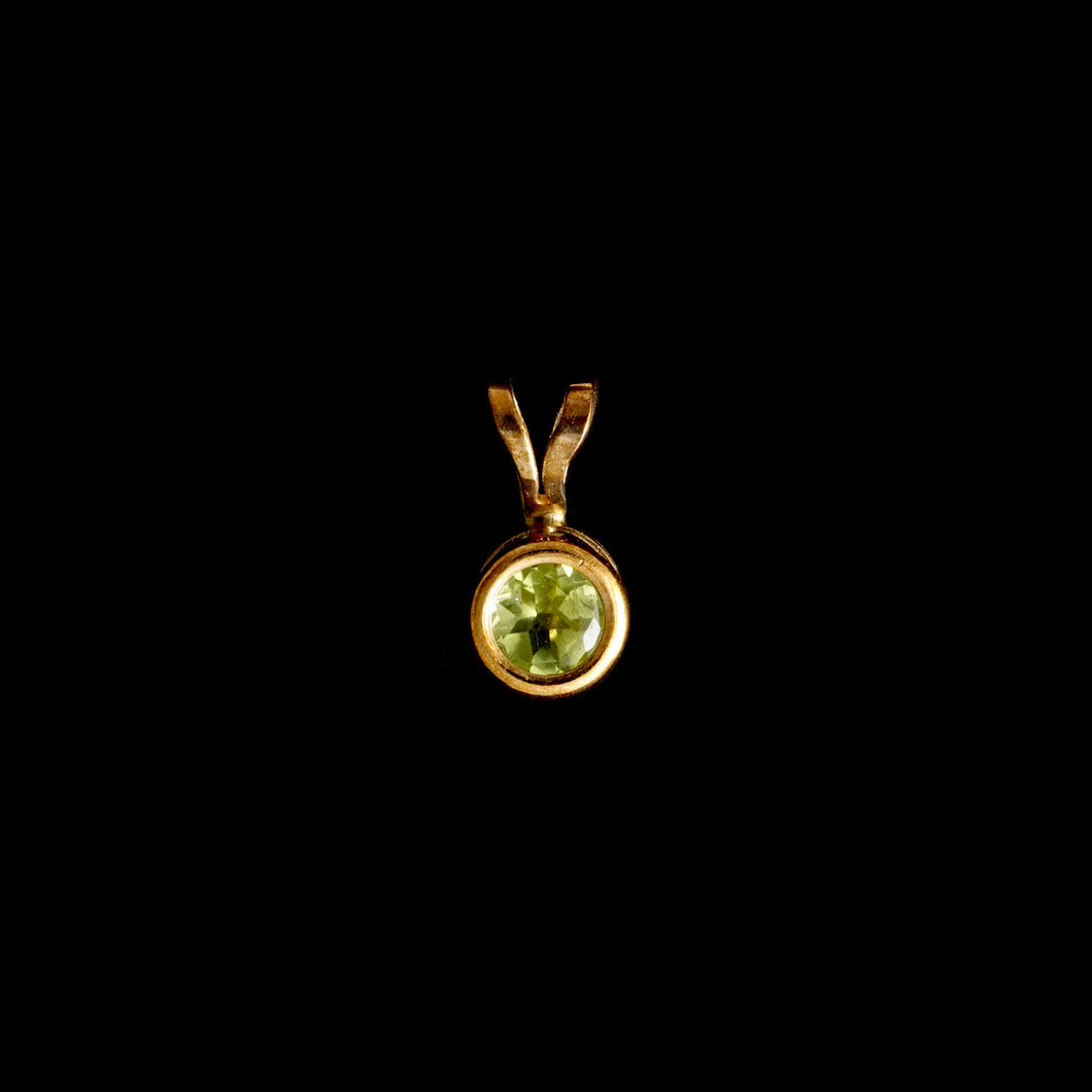 9ct Yellow Gold Round Peridot Pendant (4mm) - Optional Chain