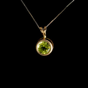 9ct Yellow Gold Round Peridot Pendant (6mm) - Optional Chain