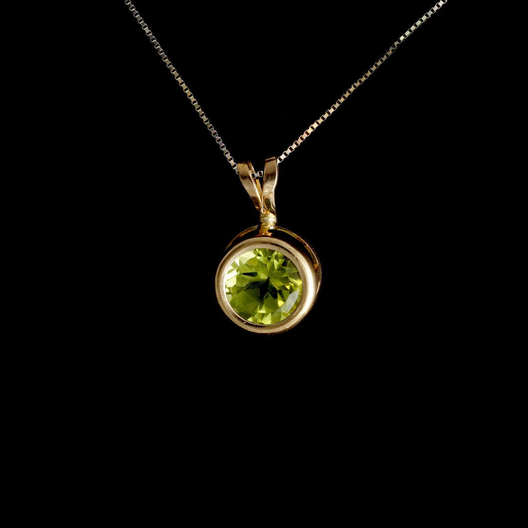 9ct Yellow Gold Round Peridot Pendant (6mm) - Optional Chain