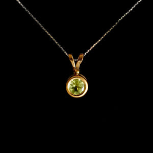 9ct Yellow Gold Round Peridot Pendant (4mm) - Optional Chain