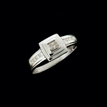 Load image into Gallery viewer, 9ct White Gold 0.25ct Princess Cut Solitaire Diamond Ring (Size Q)
