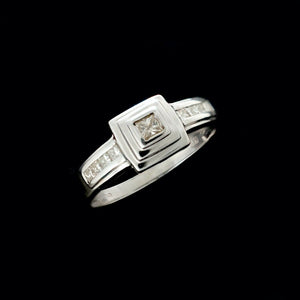 9ct White Gold 0.25ct Princess Cut Solitaire Diamond Ring (Size Q)