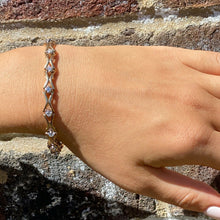 Load image into Gallery viewer, 9ct Yellow Gold Kiss Link Diamond Bracelet (1.00ct)
