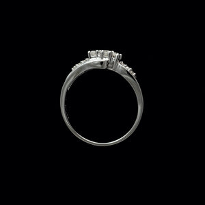 9ct White Gold 0.17ct Trilogy Diamond Twist Ring (Size N)