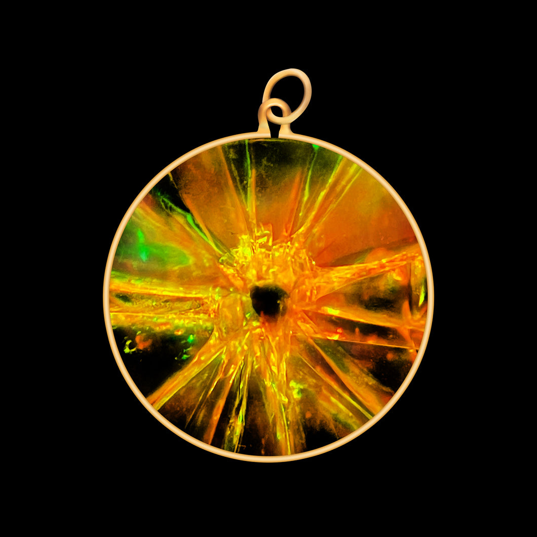 Bullet Hole Shattered Glass (Medium)