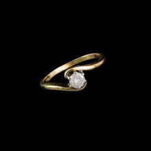 Load image into Gallery viewer, 9ct Yellow Gold 0.20ct Solitaire Diamond Twist Ring (Size N)
